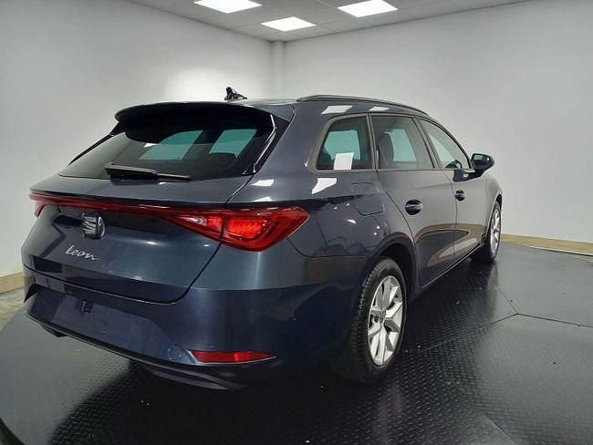 Usado Seat Leon Business 110 CV (80 kW) 2022 Gris Familiar