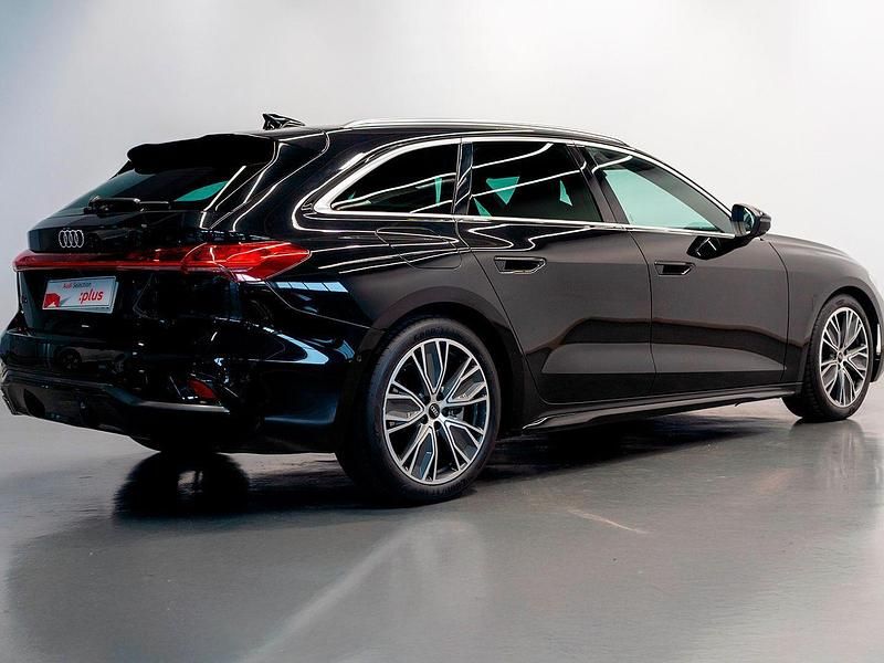 Usado Audi A5 Business 204 CV (150 kW) 2024 Negro Familiar