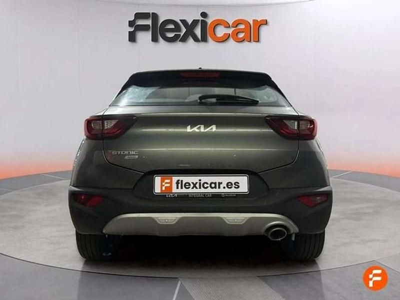 Usado Kia Stonic 101 CV (74 kW) 2025 Gris SUV
