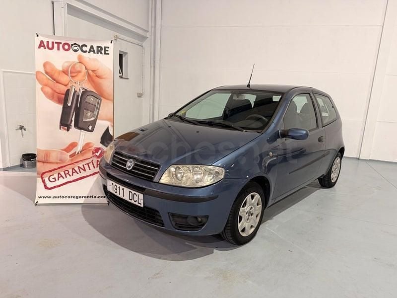 Usado Fiat Punto Active 60 CV (44 kW) 2005 Azul Utilitario