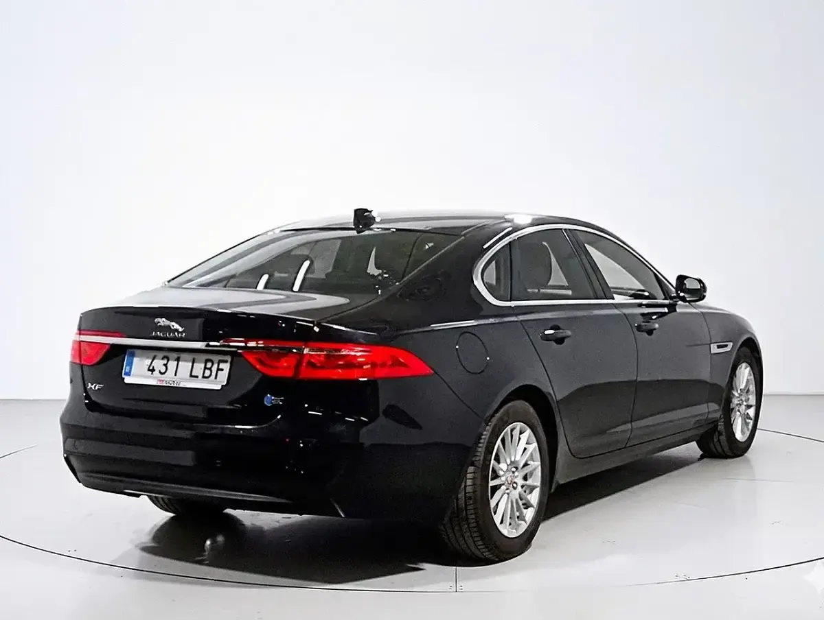 Usado Jaguar XF Prestige 163 CV (119 kW) 2016 Negro Berlina