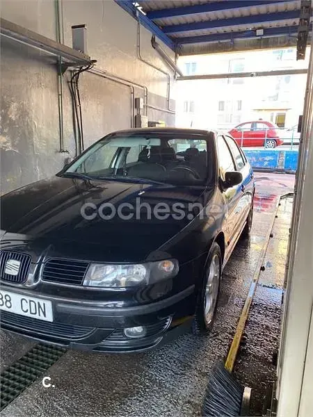 Usado Seat Leon Sport 110 CV (80 kW) 2003 Negro Utilitario