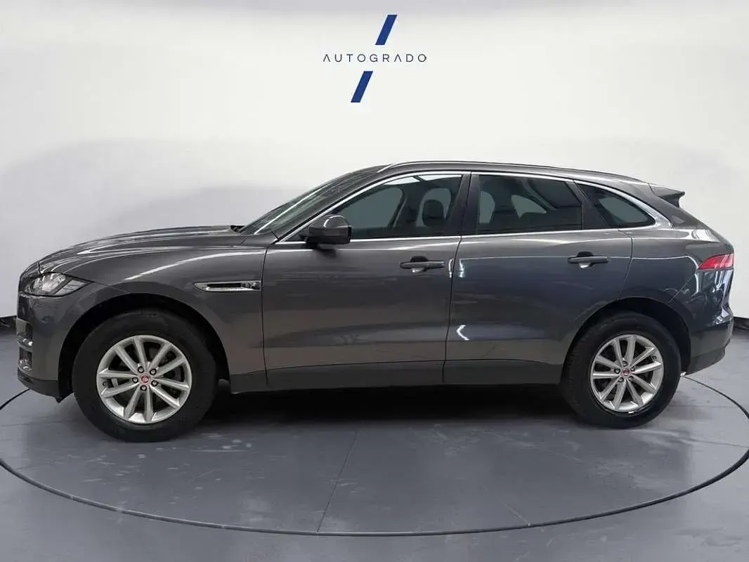 Usado Jaguar F-Pace Portfolio 180 CV (132 kW) 2017 Gris SUV
