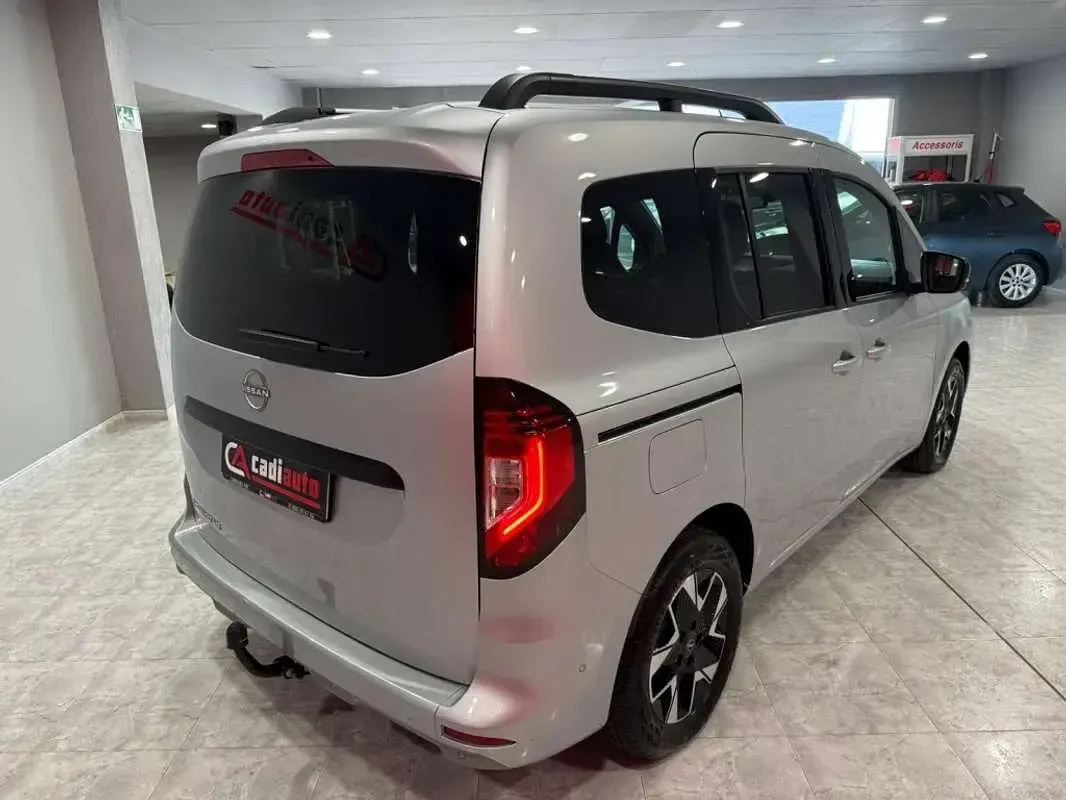 Käytetty Nissan Townstar N-Connecta 131 HP (96 kW) 2025 Harmaa Farmari