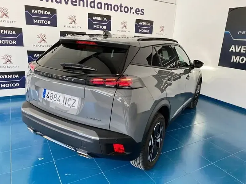 Usado Peugeot 2008 Allure 136 CV (100 kW) 2025 Gris / plata SUV