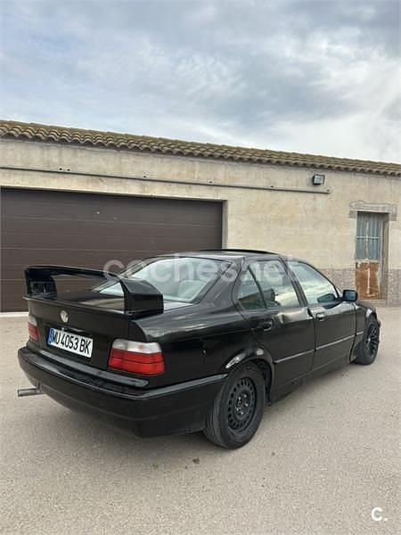 Usado BMW 318 115 CV (84 kW) 1991 Negro Berlina