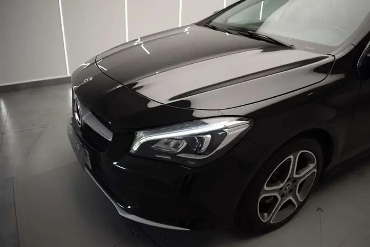 Usado Mercedes CLA200 Shooting Brake 136 CV (100 kW) 2017 Azul Familiar