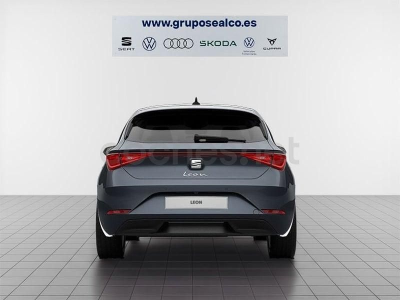 Usado Seat Leon Style 116 CV (85 kW) 2025 Gris / plata Berlina