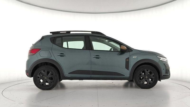 Usado Dacia Sandero Extreme 100 CV (73 kW) 2025 Verde Berlina