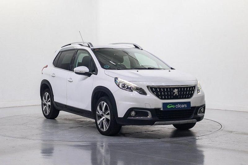 Usado Peugeot 2008 Allure 110 CV (80 kW) 2017 Blanco SUV