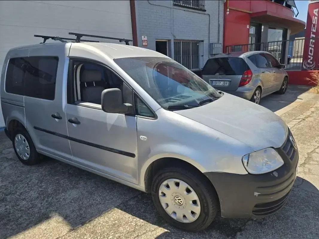 Usado VW Caddy 75 CV (55 kW) 2006 Gris Monovolumen