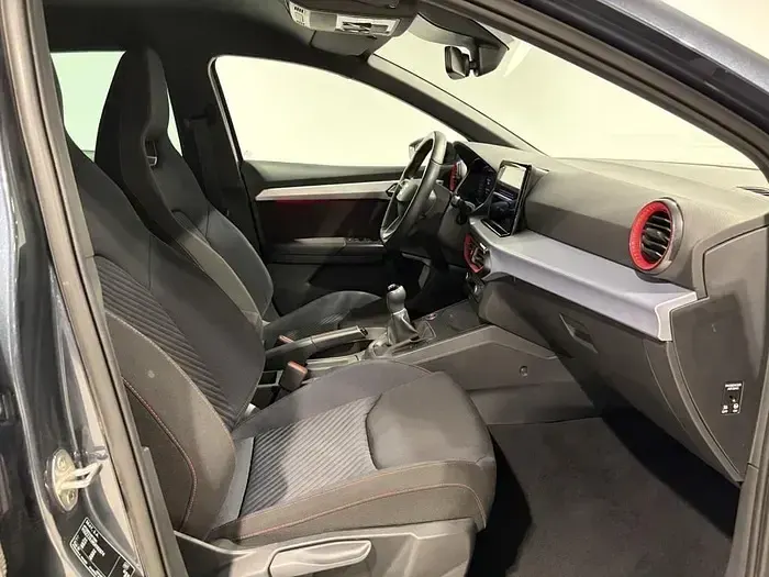 Usado Seat Ibiza FR 115 CV (84 kW) 2025 Gris Utilitario