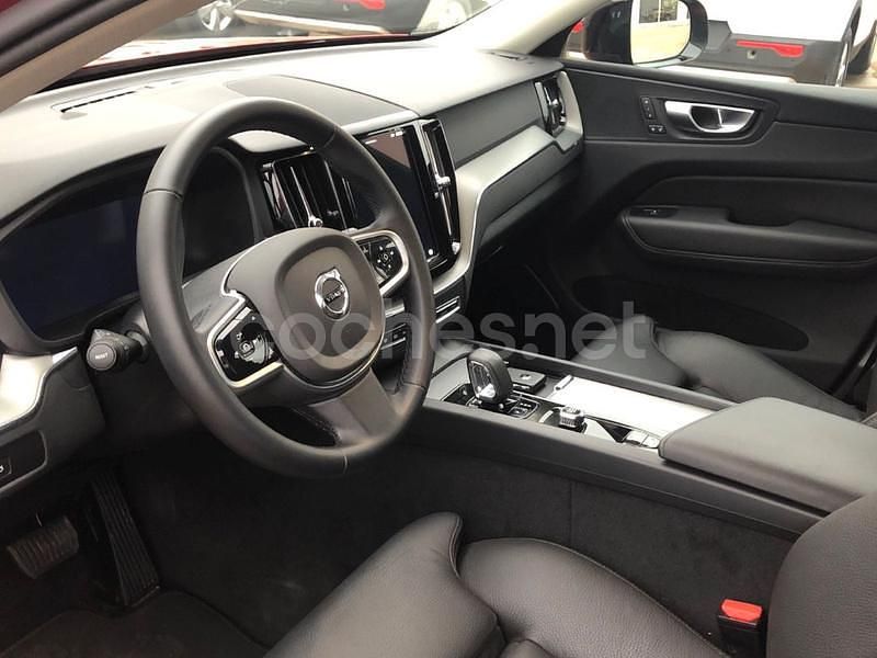 Usado Volvo XC60 Plus 250 CV (183 kW) 2025 Granate SUV