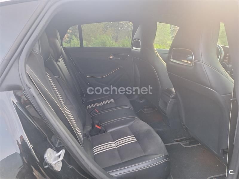 Usado Mercedes CLA200 Shooting Brake AMG line 136 CV (100 kW) 2017 Negro Familiar