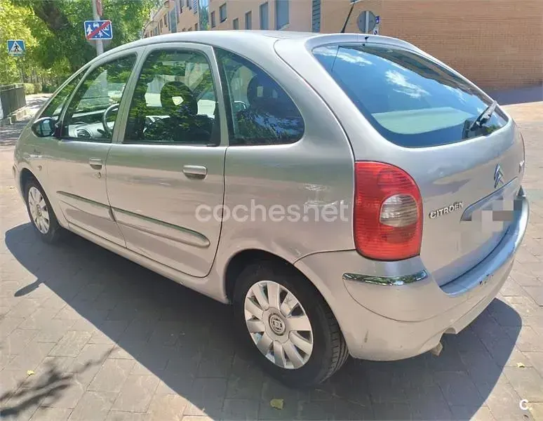 Usado Citroën Xsara Picasso 110 CV (80 kW) 2006 Gris / plata Monovolumen