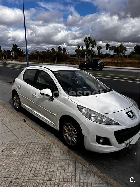 Usado Peugeot 207 68 CV (50 kW) 2013 Blanco Berlina