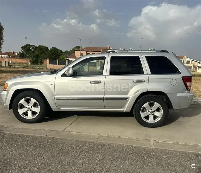 Usado Jeep Grand Cherokee Overland 218 CV (160 kW) 2010 Gris / plata SUV