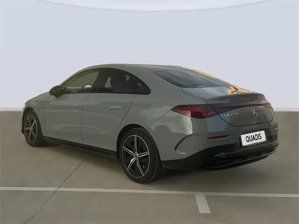 Usado Mercedes CLA 250+ 200 kW (272 CV) 2026 Manufaktur gris alpino Berlina