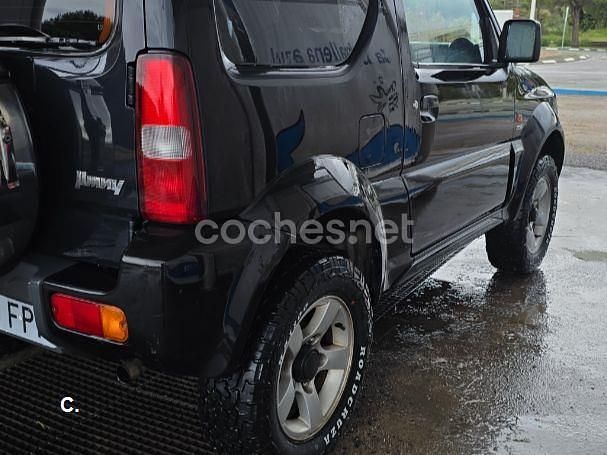 Usado Suzuki Jimny 86 CV (63 kW) 2007 Negro SUV