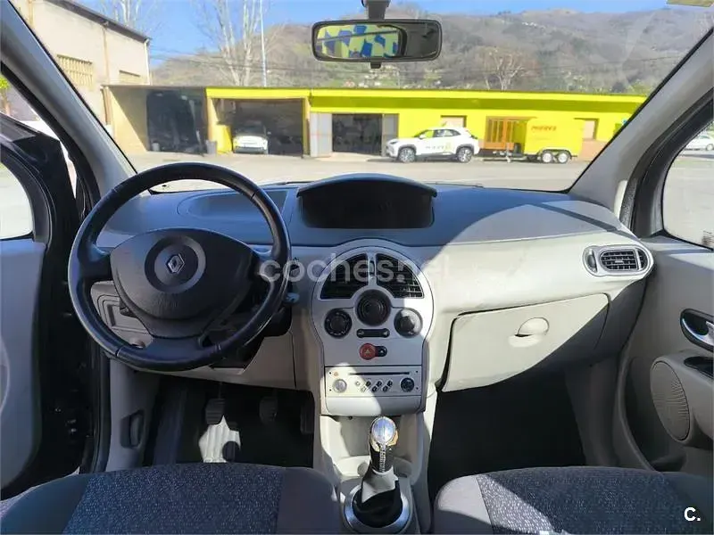 Usado Renault Modus Privilege 80 CV (58 kW) 2005 Negro Monovolumen