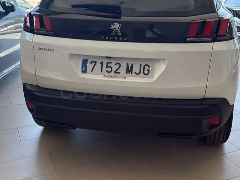 Usado Peugeot 3008 Active 130 CV (95 kW) 2023 Blanco SUV