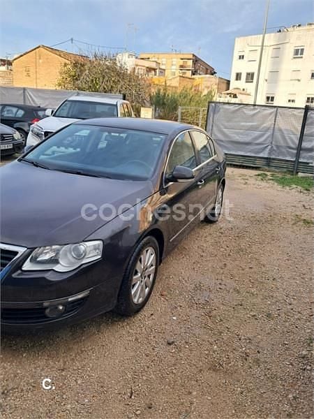 Negro Usado 2006 VW Passat Highline Berlina | 4500 € (Precio justo) - Imagen 1/4