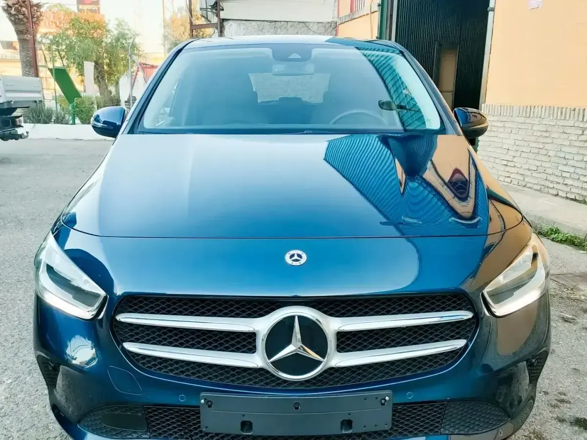 Usado Mercedes B180 136 CV (100 kW) 2022 Azul Utilitario