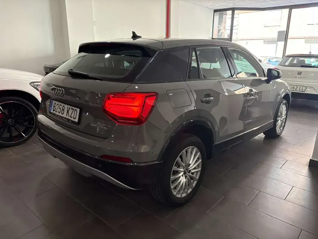 Usado Audi Q2 Advanced 116 CV (85 kW) 2019 Gris SUV