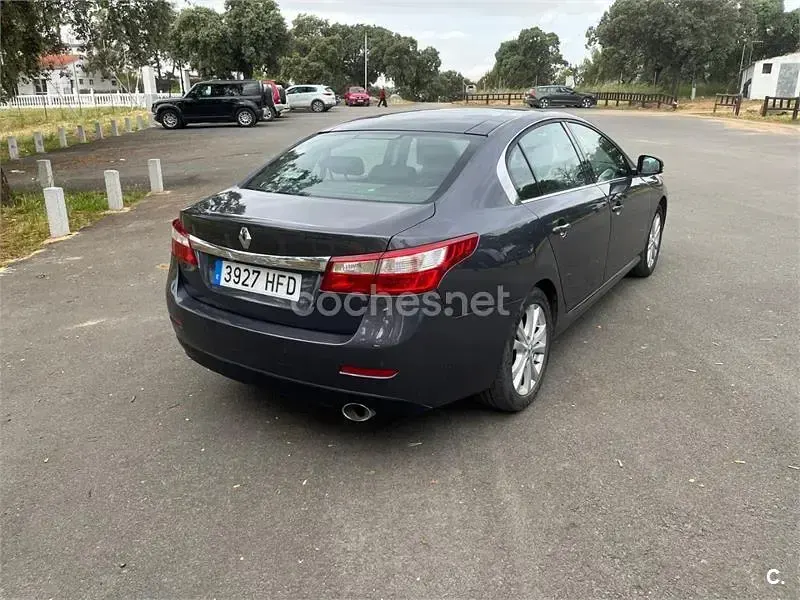 Usado Renault Latitude Expression 150 CV (110 kW) 2011 Negro Berlina