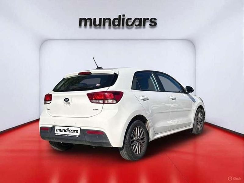 Usado Kia Rio 101 HP (74 kW) 2018 Branco Sedan