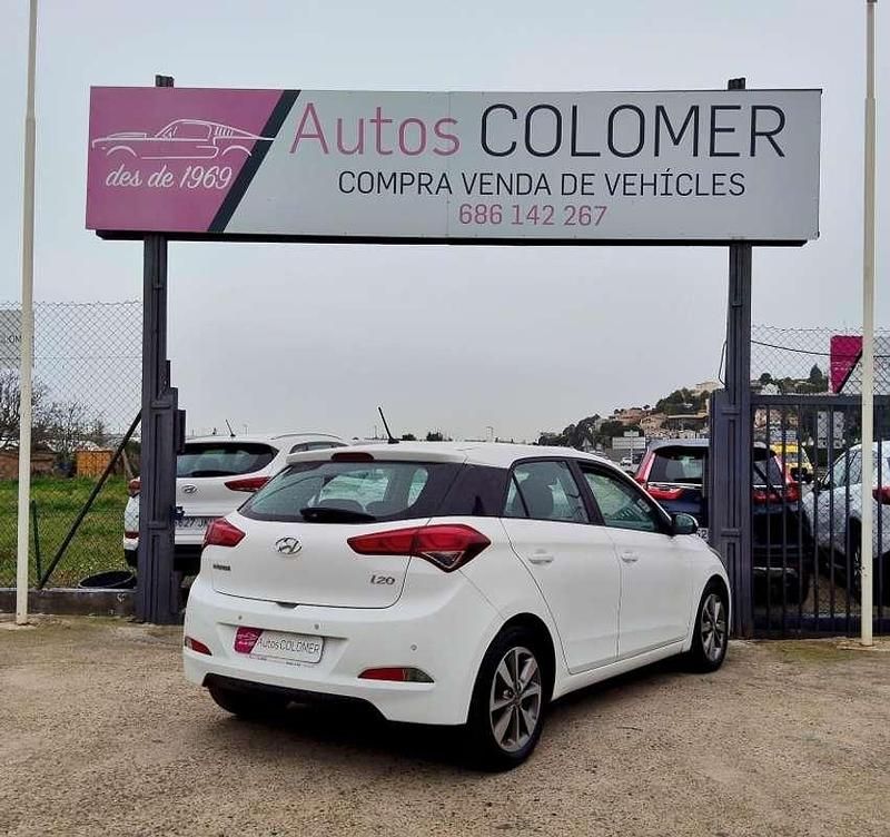 Usado Hyundai i20 84 CV (61 kW) 2015 Blanco Utilitario