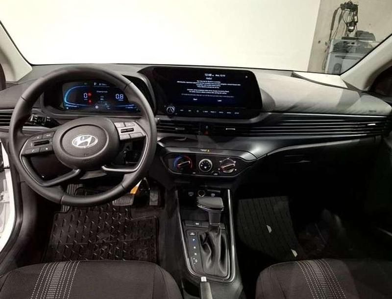 Usado Hyundai i20 101 CV (74 kW) 2025 Blanco Utilitario