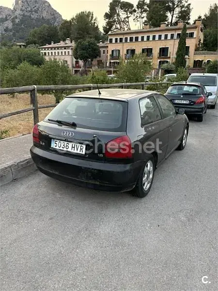 Usado Audi A3 Ambiente 125 CV (91 kW) 1998 Negro Utilitario
