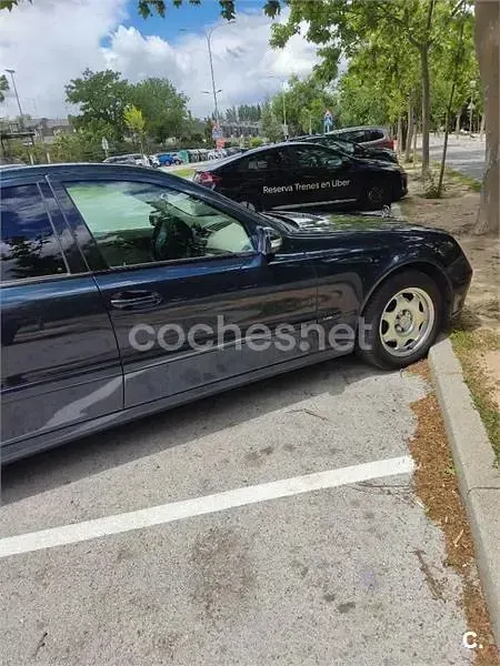 Usado Mercedes E220 Classic 143 CV (105 kW) 2003 Azul Berlina