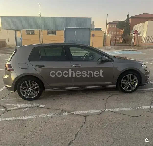 Usado VW Golf VII Sportline 110 CV (80 kW) 2015 Gris / plata Berlina