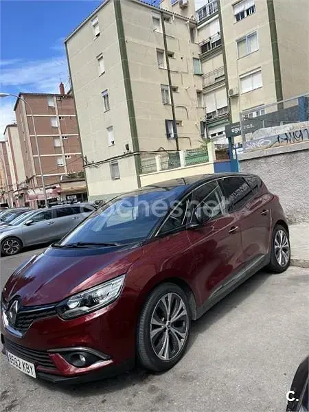 Usado Renault Scénic IV Zen 110 CV (80 kW) 2017 Granate Monovolumen