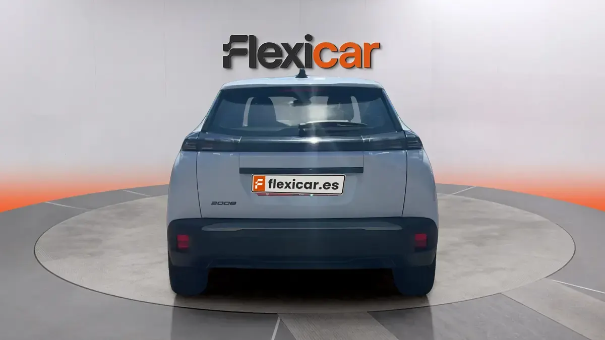 Usado Peugeot 2008 Active 100 CV (73 kW) 2023 Blanco SUV