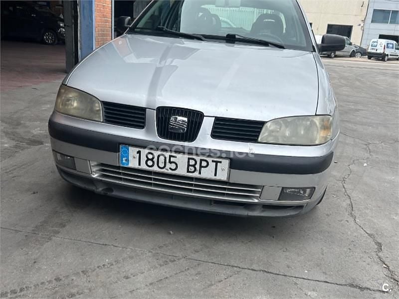 Usado Seat Ibiza Sport 90 CV (66 kW) 2001 Gris / plata Utilitario