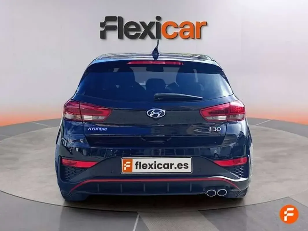 Usado Hyundai i30 N Line 120 CV (88 kW) 2022 Negro Berlina