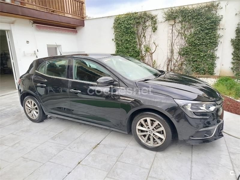 Usado Renault Mégane IV Intens 130 CV (95 kW) 2016 Negro Berlina