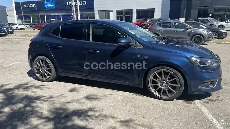 Usado Renault Mégane Zen 130 CV (95 kW) 2018 Azul Berlina