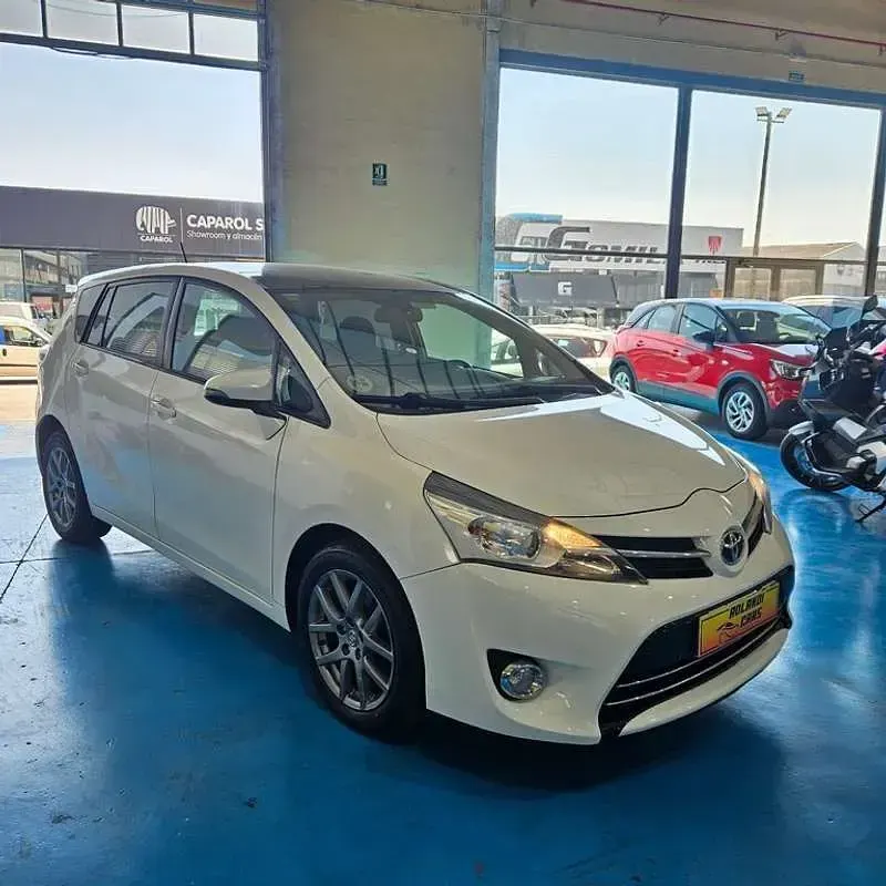 Usado Toyota Verso Business Edition 111 CV (81 kW) 2016 Blanco Monovolumen