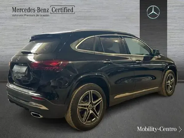 Usado Mercedes GLA250 218 CV (160 kW) 2025 Negro noche SUV