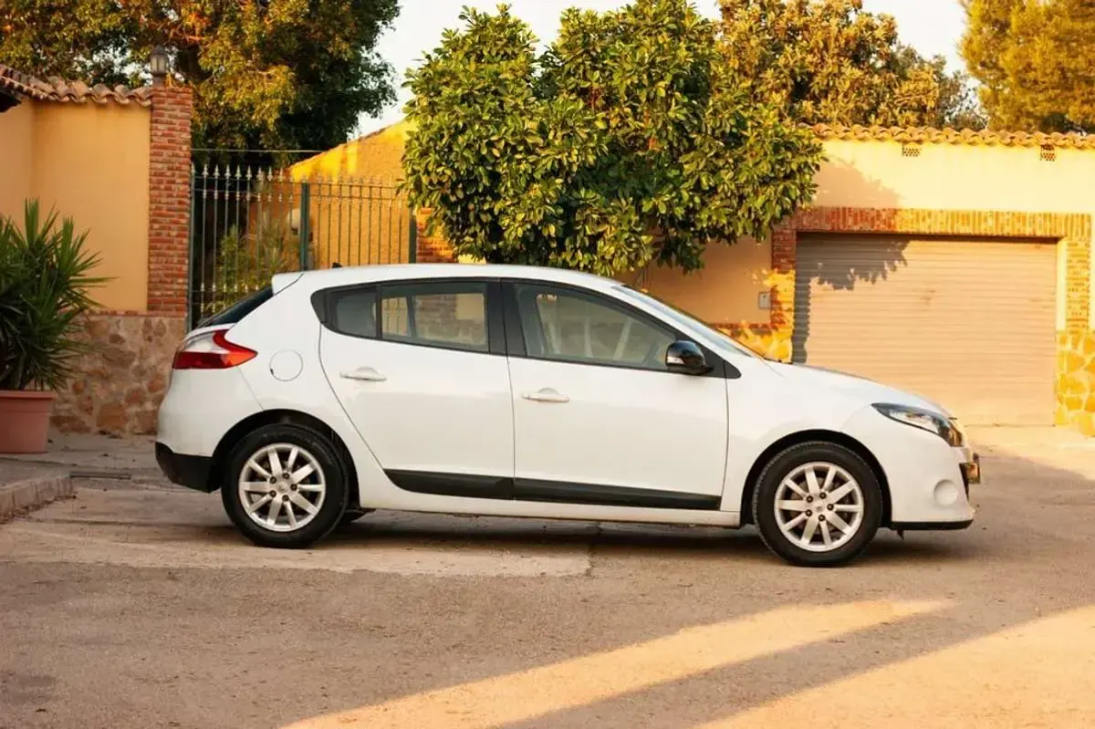 Usado Renault Mégane III Dynamique 106 CV (77 kW) 2011 Blanco Utilitario