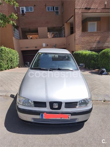 Gris / plata Usado 2000 Seat Ibiza Berlina | 1200 € (Precio justo) - Imagen 1/4