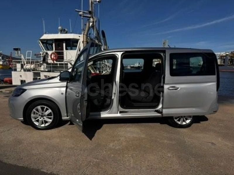 Usado VW Caddy Maxi 122 CV (89 kW) 2024 Plateado Monovolumen