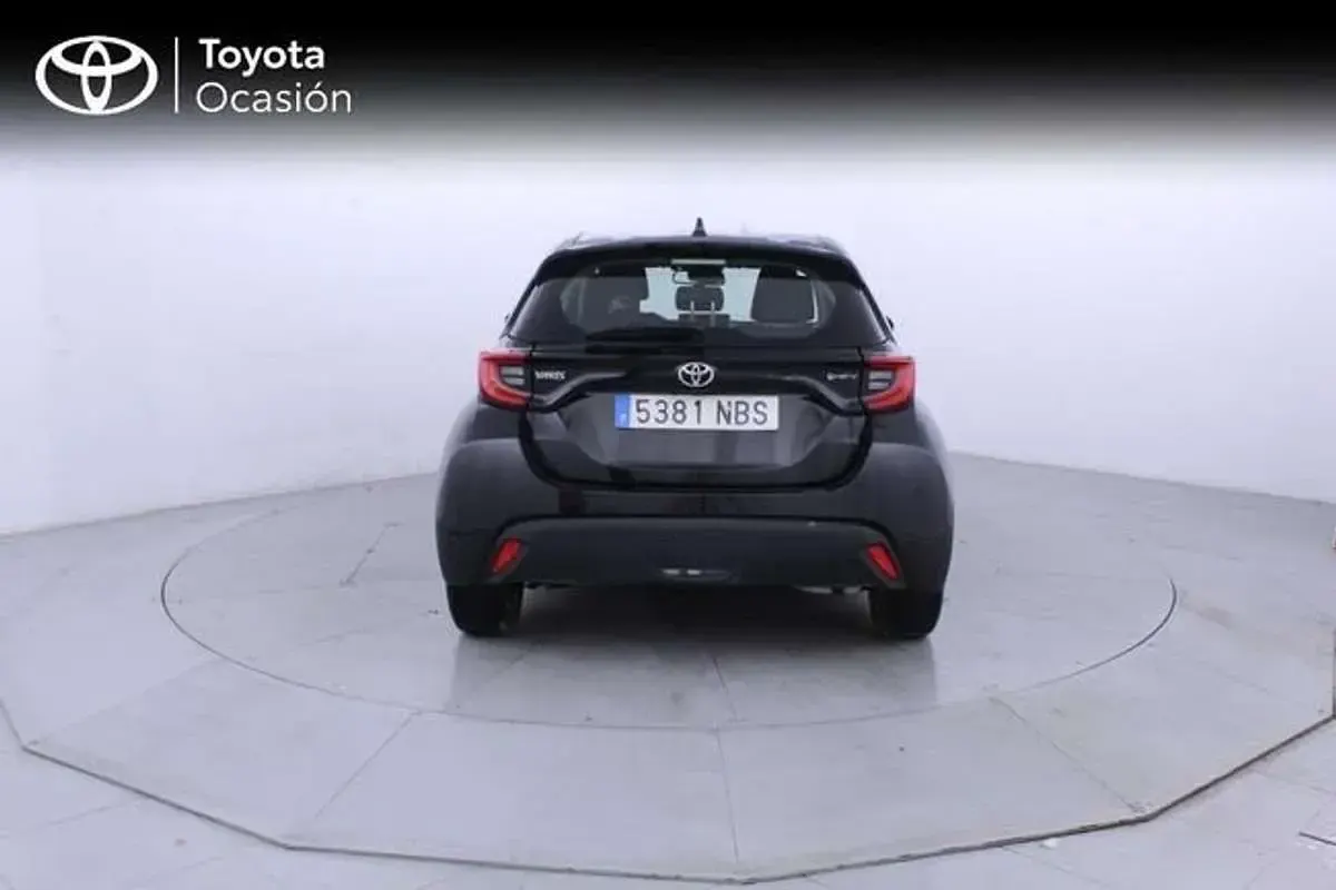 Usado Toyota Yaris Active 116 CV (85 kW) 2025 Negro Utilitario