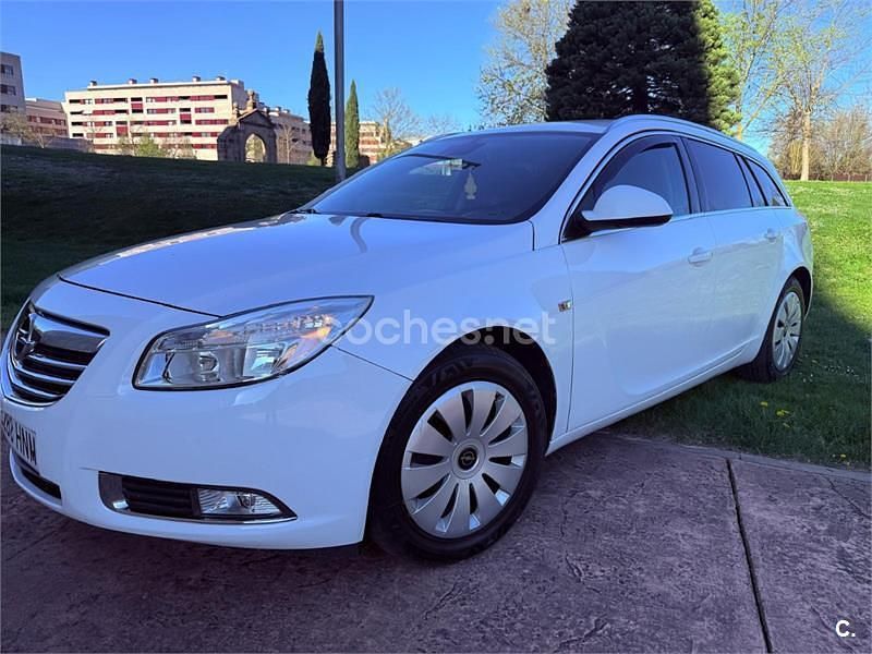 Usado Opel Insignia Selective 130 HP (95 kW) 2014 Branco Carrinha