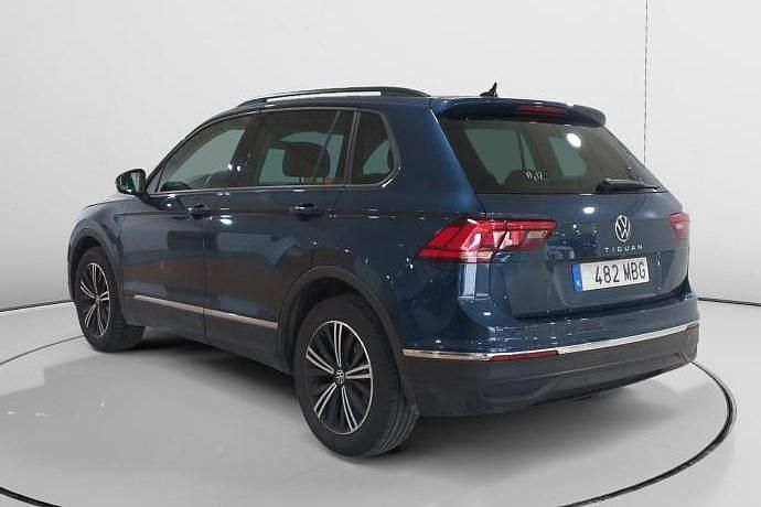 Usado VW Tiguan Life 150 CV (110 kW) 2022 Negro SUV