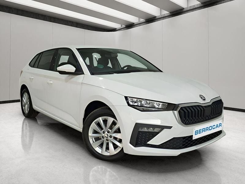 Blanco Usado 2024 Skoda Scala Essence Utilitario | 17.990 € (Precio justo) - Imagen 1/4